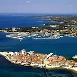 Apartament Spacious In *