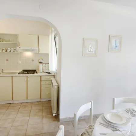 Spacious In Apartment *