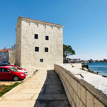 Apartment Spacious In *