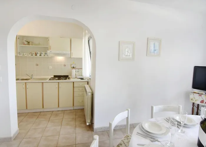 Spacious In Apartment *