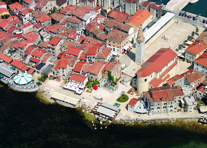 Apartment Spacious In *